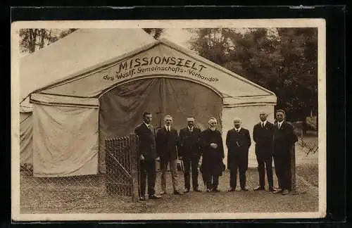 AK Männer vor dem Missionszelt des Westf. Gemeinschafts-Verbandes