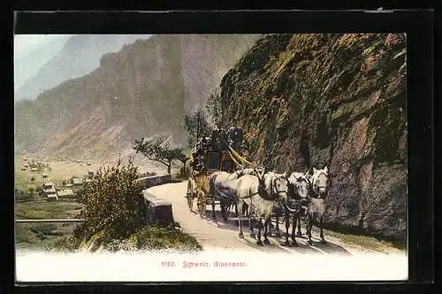 AK Postkutsche der Schweizerischen Alpenpost unterwegs im Gebirge