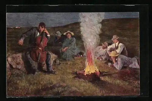 AK Menschen sitzen am Sonnenwendfeuer und lauschen dem Cellisten