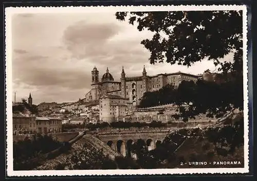 AK Urbino, Panorama mit dem Palast