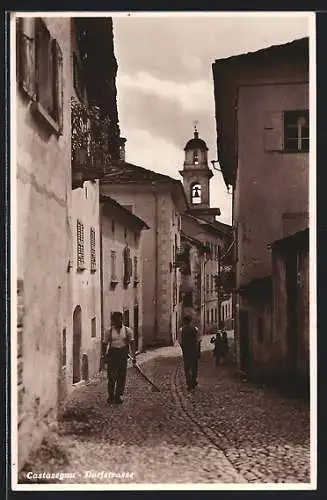AK Castasegna, Einwohner auf der Dorfstrasse