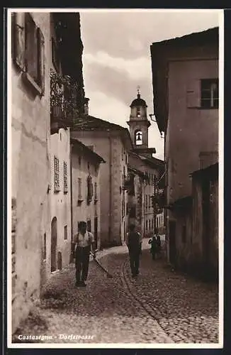 AK Castasegna, Einwohner auf der Dorfstrasse