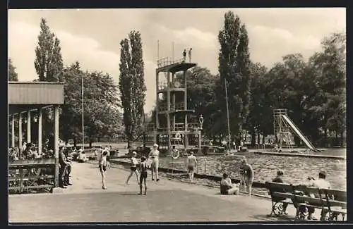 AK Zeitz, Badegäste im Sommerbad