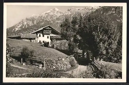 AK Neustift im Stubai, Ortspartie mit Serlesspitze