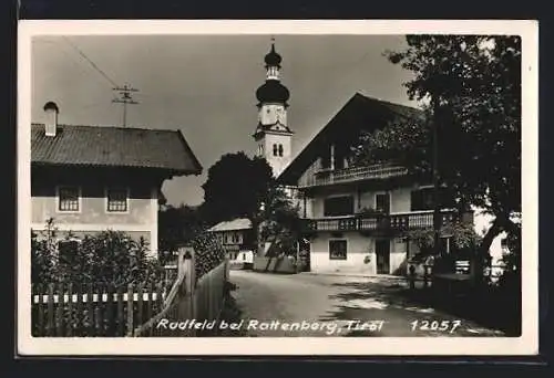 AK Radfeld, Ortspartie mit Kirche