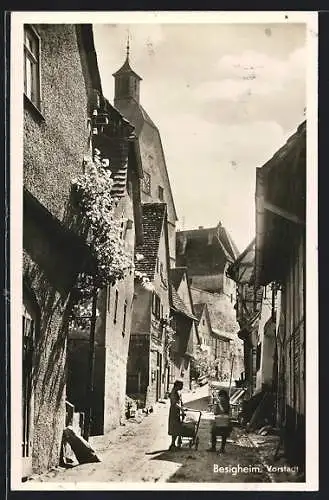 AK Besigheim, Strassenpartie mit Rathaus in der Vorstadt