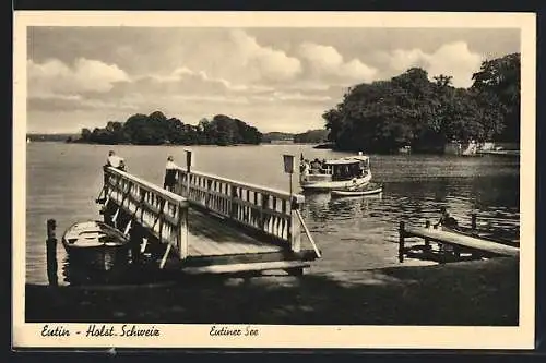 AK Eutin /Holst. Schweiz, Fähre mit flagge auf dem Eutiner See