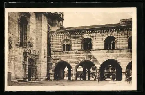AK Como, Fianco sinistro del Duomo, Porta della rana e Broletto posteriormente 1464-1511