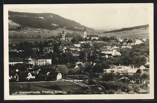 AK Piesting /N.-Oe., Ortsansicht mit Kirche im Hintergrund