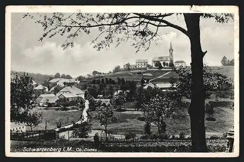 AK Schwarzenberg i. M., Ortsansicht mit der Kirche auf dem Hügel