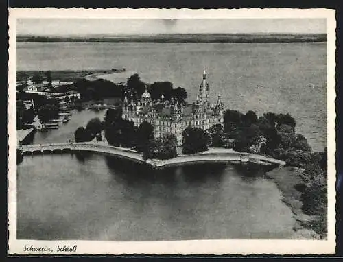 AK Schwerin / Meckl., Das Schloss aus der Vogelschau