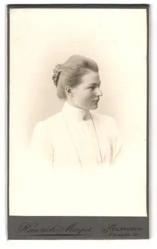 Fotografie Heinrich Mayer, Heilbronn a. N., Fleinerstr. 24, Junge Dame mit Haarknoten