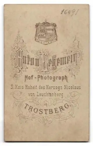 Fotografie Anton Lehemeir, Trostberg, Bürgerliche Dame mit Kreuzkette