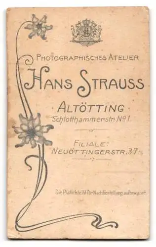 Fotografie Hans Strauss, Altötting, Schlotthammerstr. 1, Neuöttingerstr. 37, Bürgerliche Dame im Kleid