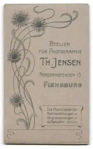 Fotografie Th. Jensen, Flensburg, Norderhofenden 15, Junges Paar in modischer Kleidung