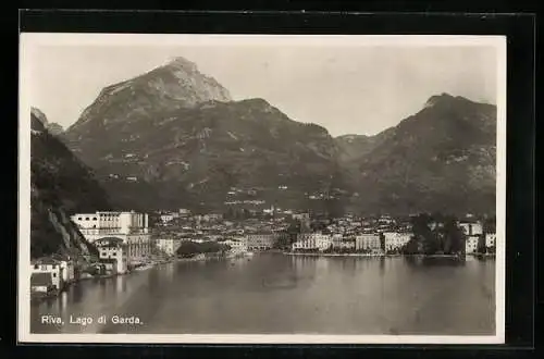 AK Riva del Garda, Ortsansicht gegen die Berge