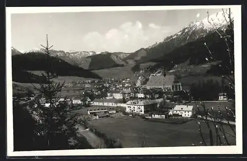 AK Neuberg a. d. Mürz, Ortsansicht mit Kapelle im Frühjahr