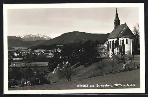 AK Ternitz /N.-Oe., Ortsansicht gegen Schneeberg mit Kirche