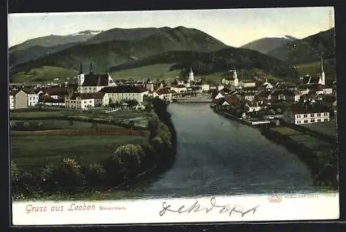 AK Leoben, Totale mit Fluss, Berge im Hintergrund