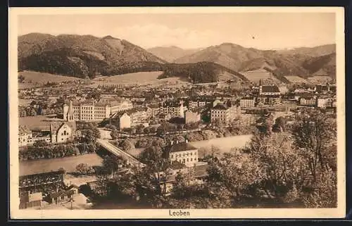 AK Leoben, Die Ortschaft am Fluss aus der Vogelschau