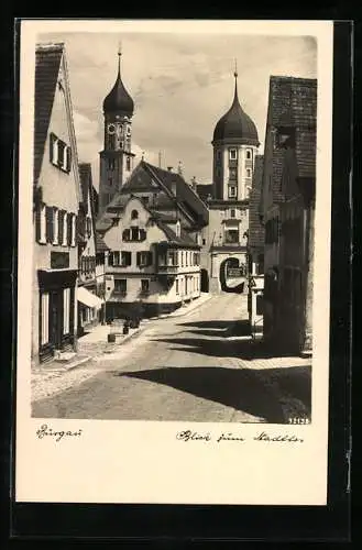 AK Burgau /Schwaben, Blick zum Stadttor mit Geschäften