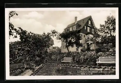AK Grunbach / Schwarzwald, Hotel-Pension Sonnenheim, Gartenpartie