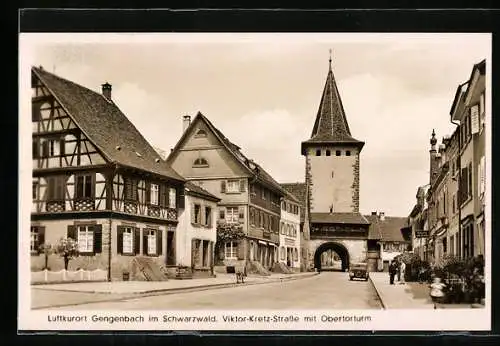 AK Gengenbach /Schwarzwald, Viktor Kretz-Strasse mit Obertorturm