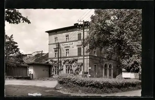 AK Münnerstadt, Bahnhof mit Blick zur Heilstätte