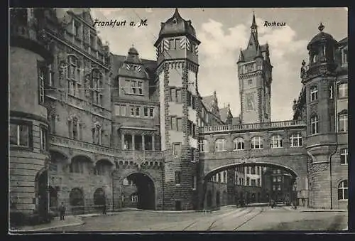 AK Frankfurt a. M., Rathaus mit Passanten