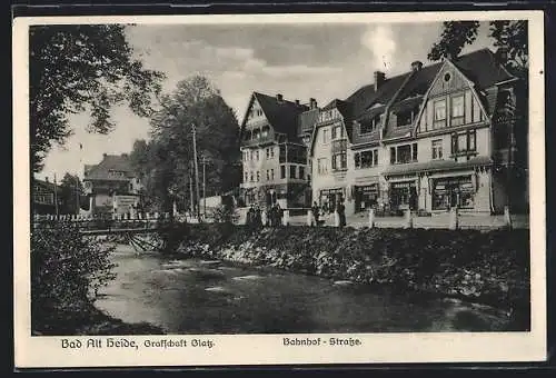 AK Bad Alt Heide, Bahnhof-Strasse mit Wohnhäusern