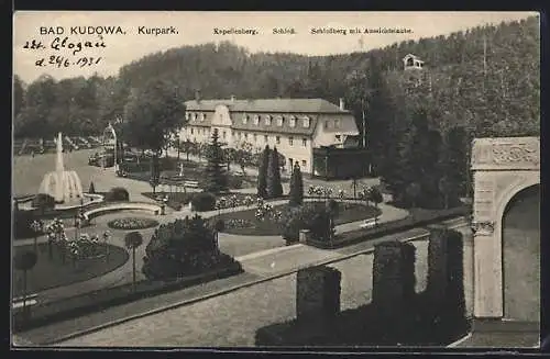 AK Bad Kudowa, Kurpark mit Kapellenberg, Schloss, Schlossberg mit Aussichtslaube