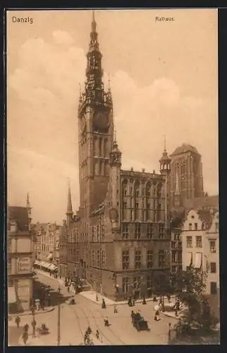 AK Danzig / Gdansk, Strassenleben am Rathaus