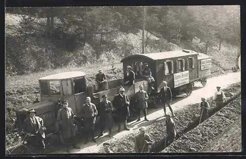 Foto-AK Nürnberg, Kolonne der Firma Tief- & Hochbau Hummel & Baumann, Strassenbau