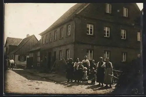 Foto-AK Schnelldorf /Mfr., Strassenpartie mit Anwohnern