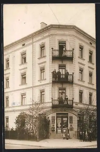 Foto-AK Augsburg, Gemischtwarenladen Sulzerstrasse, Ecke Calmbergstrasse