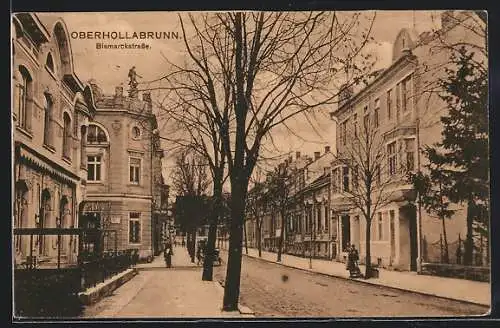 AK Oberhollabrunn, Bismarckstrasse mit Passanten