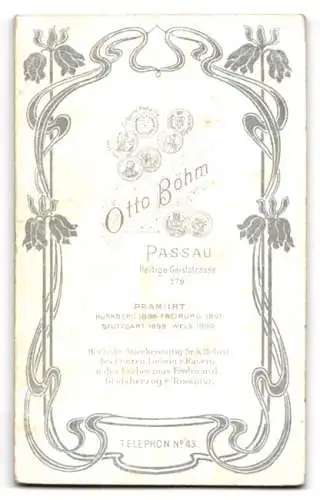 Fotografie Otto Böhm, Passau, Heilige Geiststrasse 379, Eleganter junger Mann in Anzug und Krawatte
