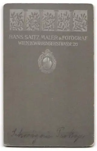 Fotografie Hans Saitz, Wien, Währingerstrasse 26, Ältere Dame in hochgeschlossenem Kleid