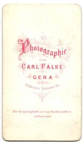 Fotografie Carl Falke, Gera, Schleizer Strasse 16, Portrait Mädchen mit Jacke