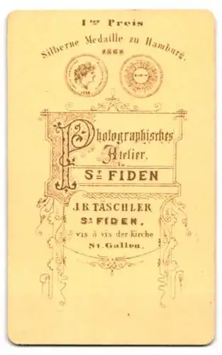 Fotografie J. B. Täschler, St. Fiden, Dame mit zurückgesteckten Haaren und Halskette