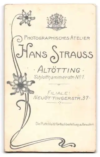 Fotografie Hans Strauss, Altötting, Schlotthammerstrasse 1, Bürgerliche Dame mit adretter Frisur und einer Kette