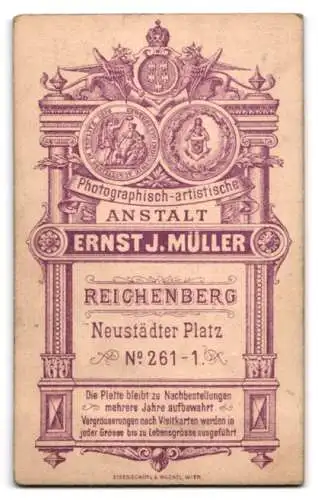 Fotografie Ernst J. Müller, Reichenberg, Neustädter Platz 261, Ältere Dame Ohrringen und einer Brosche im Set