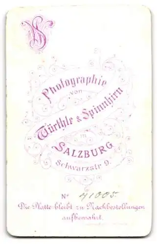 Fotografie Würthle & Spinnhirn, Salzburg, Schwarzstr. 9, Junger Mann mit pomadisiertem Seitenscheitel und Schnäuzer