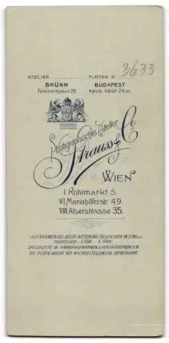 Fotografie Strauss & Co., Wien, Kohlmarkt 5, Junge Dame im weissen Kleid