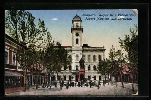 AK Komárom, Klapka-Platz mit dem Stadthaus