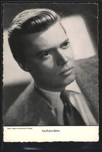 AK Schauspieler Karlheinz Böhm im Anzug mit Krawatte