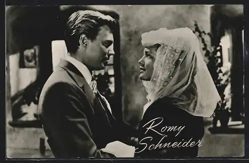 AK Schauspieler Romy Schneider und Karl Heinz Böhm in Filmszene aus Sissi
