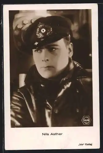 AK Portrait Schauspieler Nils Asther in Uniform
