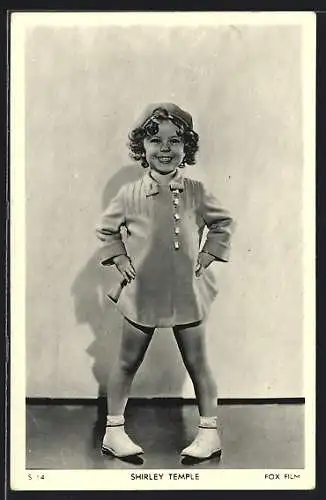 AK Schauspielerin Shirley Temple mit nach innen gedrehten Füssen