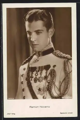 AK Schauspieler Ramon Novarro in Parade-Uniform